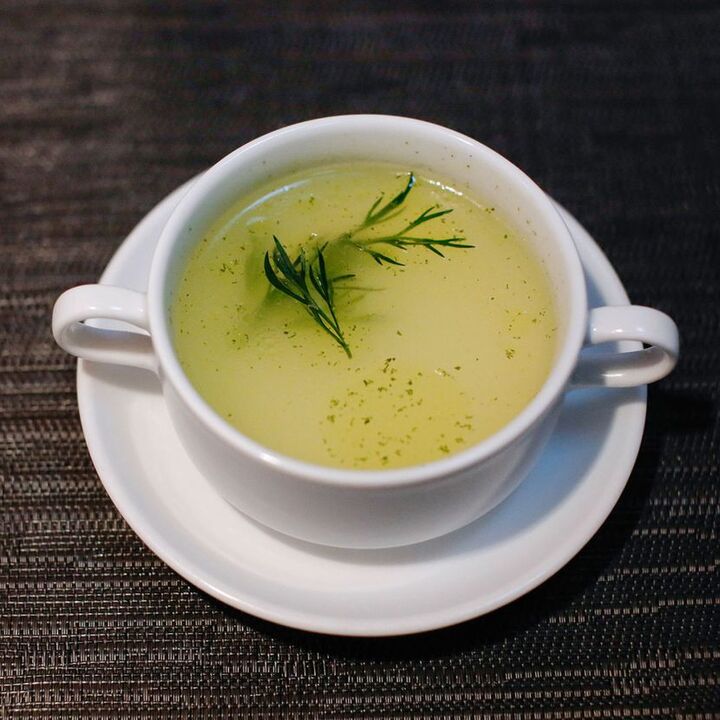 Chicken broth is included in the diet of the third day of the 6 petal diet