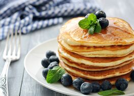 You can have breakfast, following a kefir diet, with delicious diet pancakes